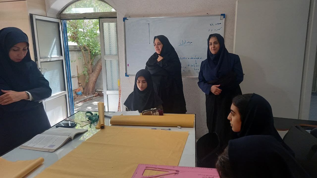بازدید مسئول گروههای آموزشی از هنرستان