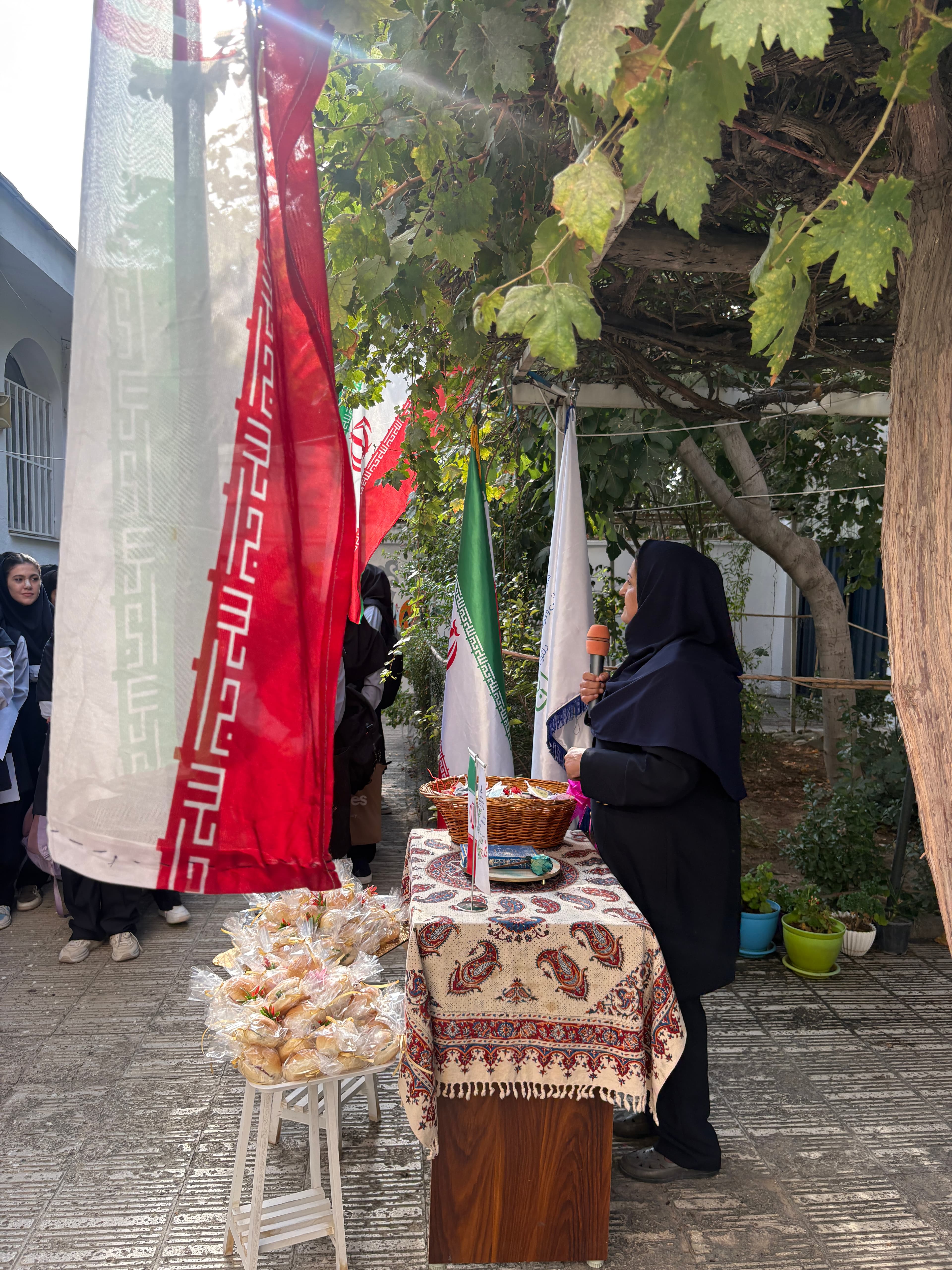 جشن آغاز سال تحصیلی در هنرستان گلافشان